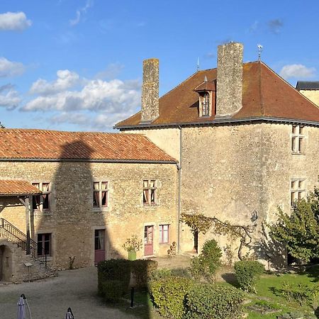 Le Vieux Chateau Airvault Kültér fotó