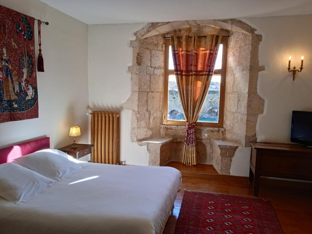 Le Vieux Chateau Airvault Kültér fotó