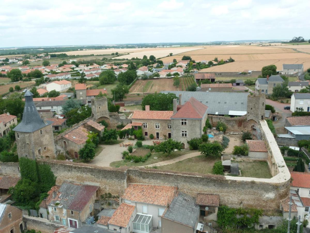 Le Vieux Chateau Airvault Kültér fotó
