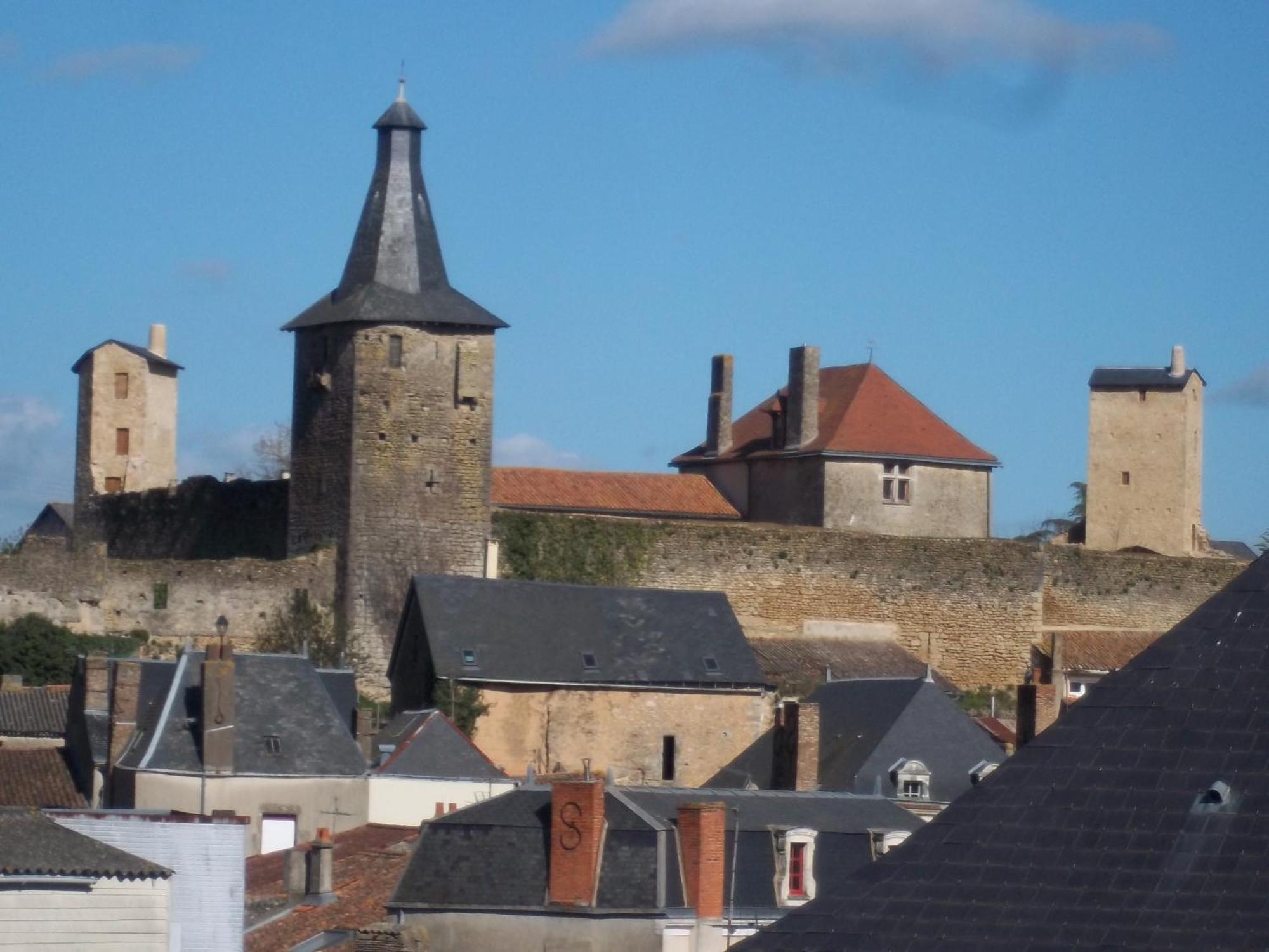 Le Vieux Chateau Airvault Kültér fotó