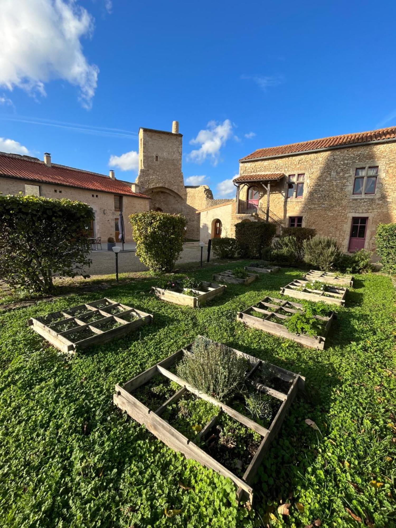 Le Vieux Chateau Airvault Kültér fotó