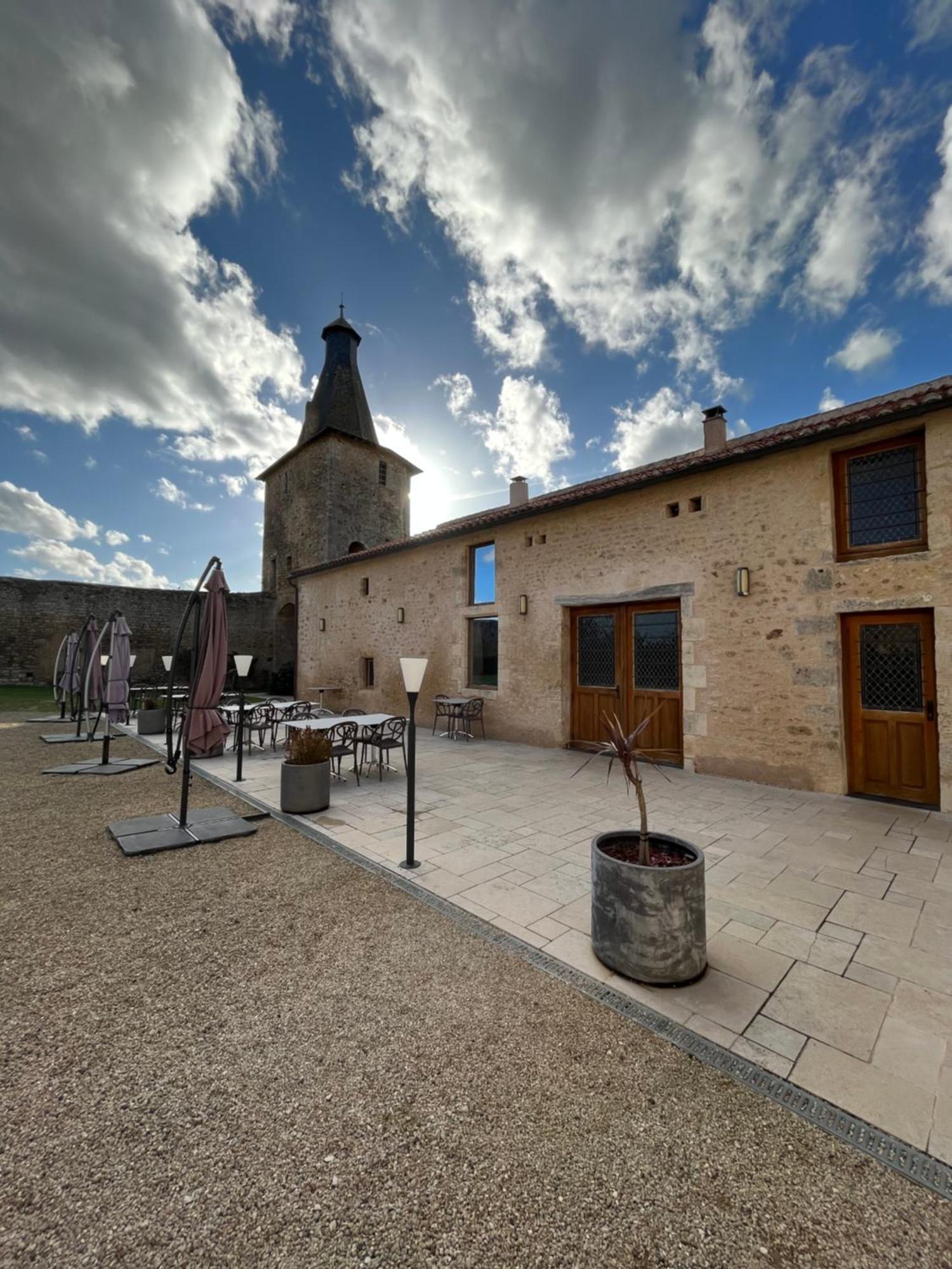 Le Vieux Chateau Airvault Kültér fotó