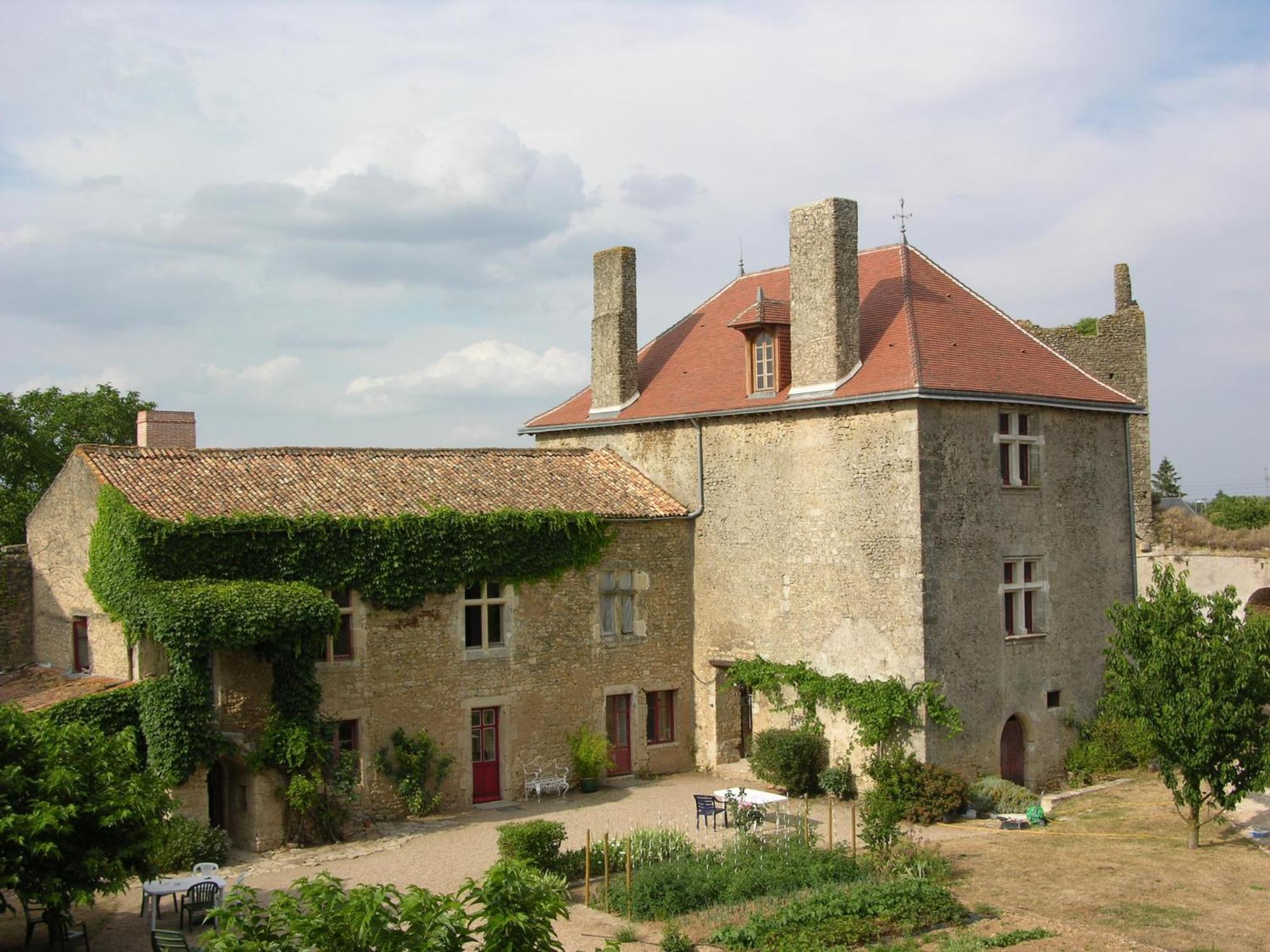 Le Vieux Chateau Airvault Kültér fotó