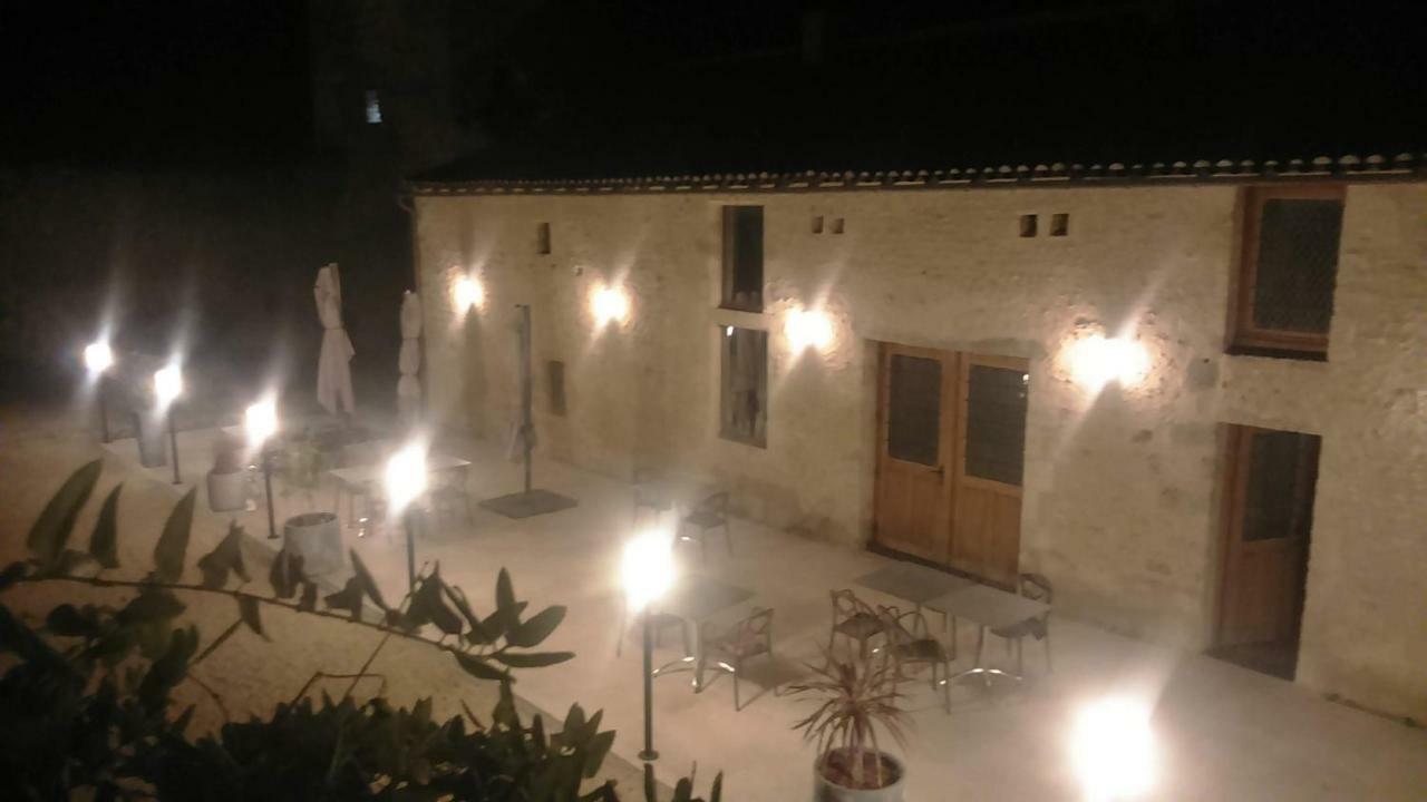 Le Vieux Chateau Airvault Kültér fotó